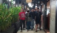AM alias Abah saat ditangkap polisi di Mataram