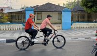Zulkieflimansyah dan TGB kompak naik sepeda gandeng (istimewa)