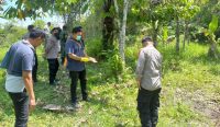 Olah TKP di lokasi penemuan mayat bayi di Desa Pemepek, Kecamatan Pringgata, Lombok Tengah