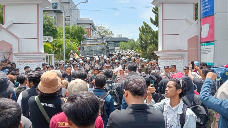 Unjukrasa mahasiswa di Kantor DPRD NTB, Rabu, 16 Oktober 2024