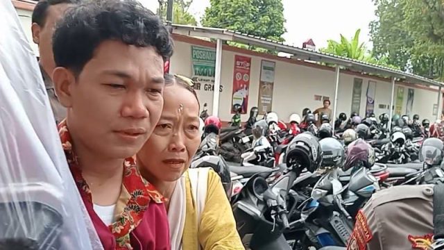 Agus disabilitas saat keluar ruang sidang di Pengadilan Negeri Mataram, Kamis, 16 Januari 2025