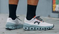 Ilustrasi sepatu On Cloudmonster
