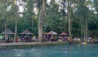 Pengunjung di destinasi wisata Sesaot, Kecamatan Narmada, Lombok Barat