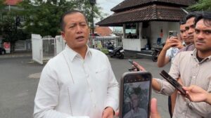 Gubernur NTB Lalu Muhamad Iqbal menanggapi polemik di Teluk Ekas (dok/Kominfotik NTB)