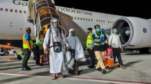 Kloter pertama jemaah haji NTB tiba di Bandara Lombok pada Kamis, 12 Juni 2025