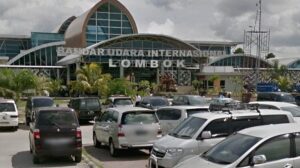Suasana parkir di Bandara Lombok