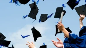 Banyak sarjana menganggur karena krisis lapangan pekerjaan (ilustrasi: hrreview.com)