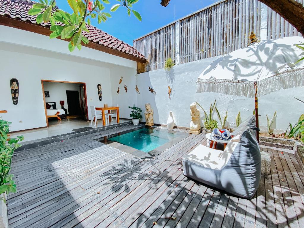 Kolam di Vila Tekek
