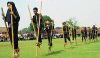 Permainan tradisional Egrang masuk menjadi salah satu Cabor Fornas 2025 (sumber gambar: Istimewa)