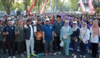 Puluhan ribu warga di Sumbawa mengikuti jalan sehat menyambut FORNAS VIII NTB