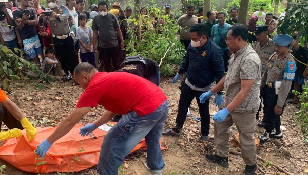 Jenazah Brigadir Esco dievakuasi di Nyiur Lembang, Kecamatan Lembar, Lombok Barat