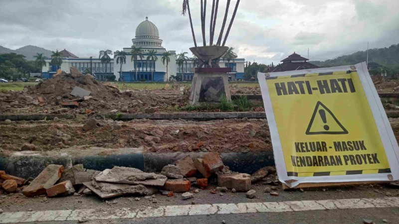 Proyek taman Pemkab Lobar