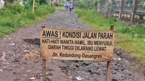 Jalan rusak