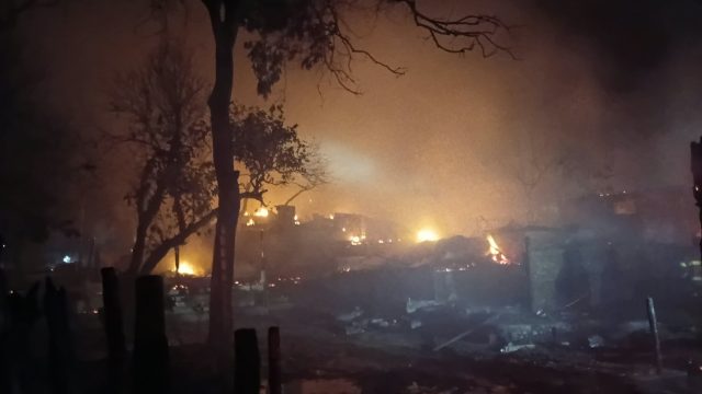 Desa Sade Terbakar